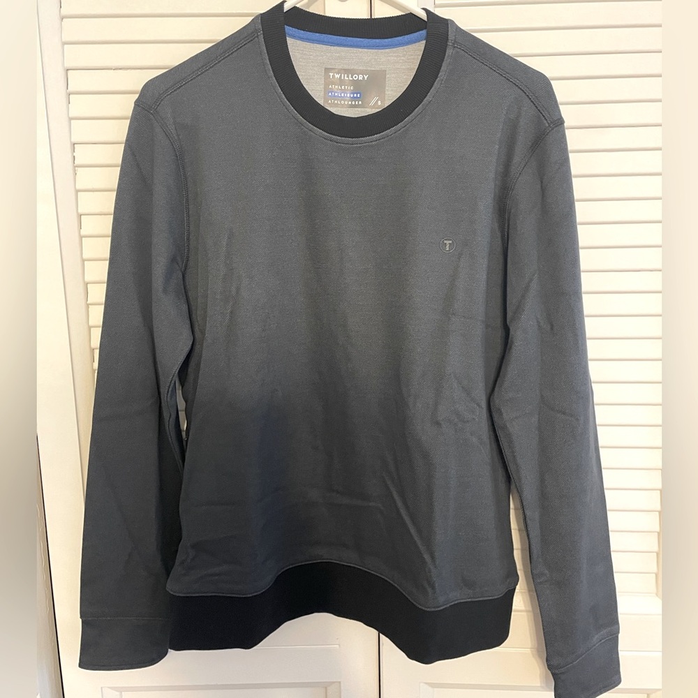 NWOT Men’s Twillory Athleasiure Long Sleeve Navy Blue and Gray